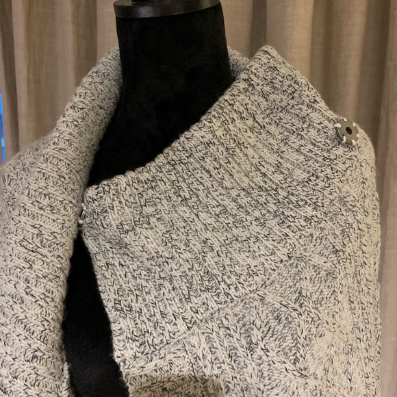 Asymmetrical sweater - Picture 6 of 8